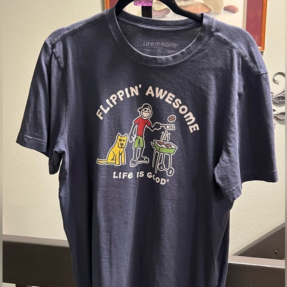EUC Men’s Small Life is Good Navy Graphic T-Shirt” Flippin Awesome” #082